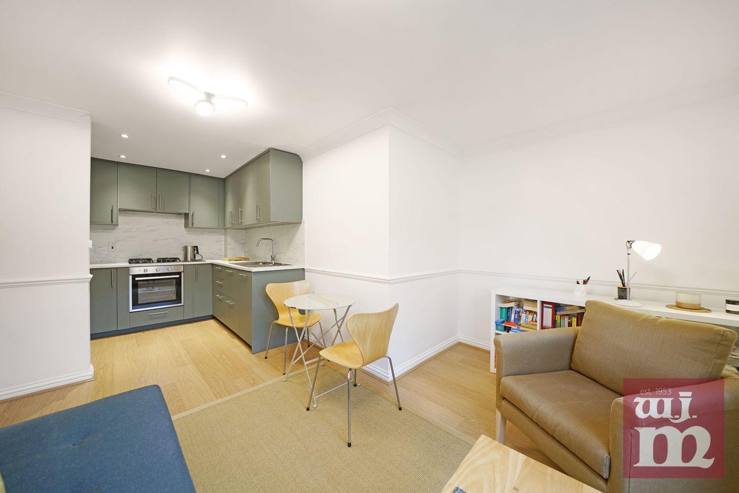 1 bed property in Greencourt, Stepney Green